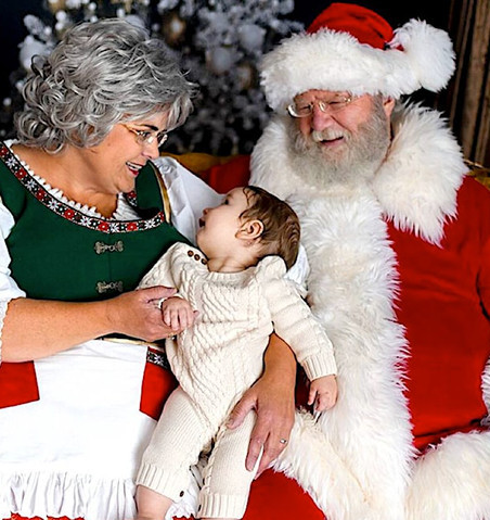 Red Deer Santa and Mrs Claus